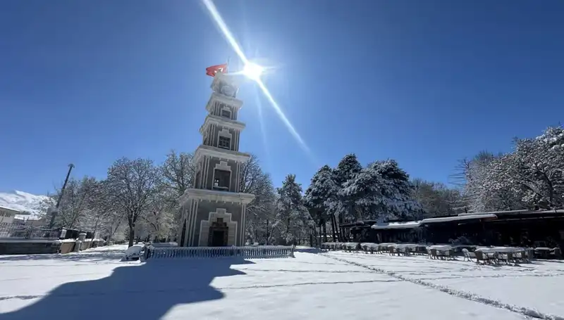 Erzincan’da Nisan Ayında Gelen Beklenmedik Kar Görüntüleri