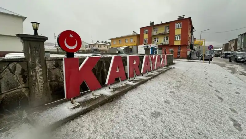 Temmuzda Beklenmedik Kar Yağışı: Sürücüler Beyaz Kaplama ile Şaşkına Döndü
