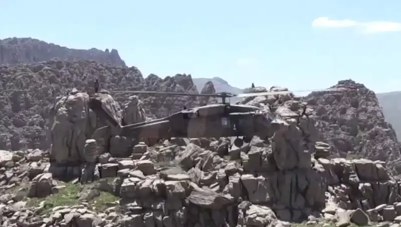 PKK'nın Silah Bırakma Süreci: Adımlar, Zorluklar ve Gelecek Perspektifleri