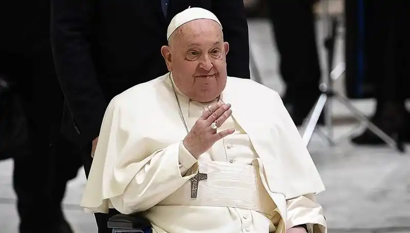 Vatikan’dan Şok Açıklama: Papa İki Kez Solunum Yetmezliği Geçirdi!