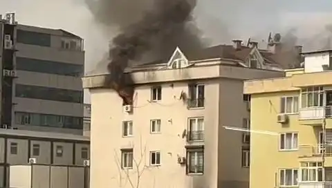 Mecidiyeköy'de Dört Katlı Binada Yangın Paniği: Gözler Olay Yerinde Toplandı