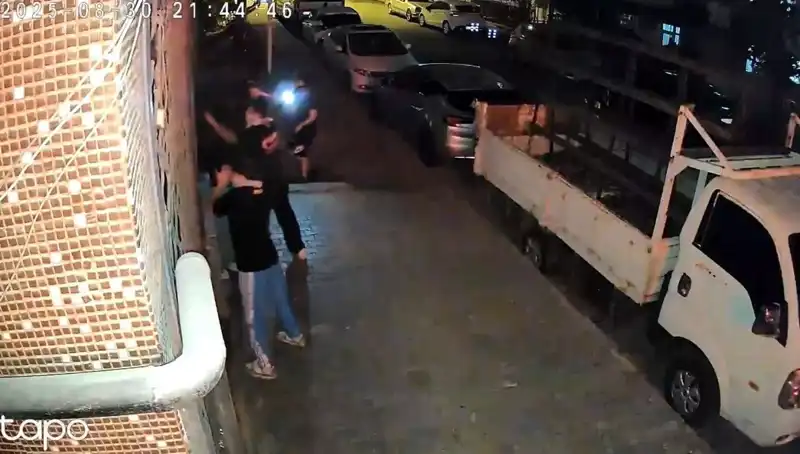 İki Genç, Etek Giydirilerek Saldırıya Uğradı: "Abinin Selamı Var" Dedi!