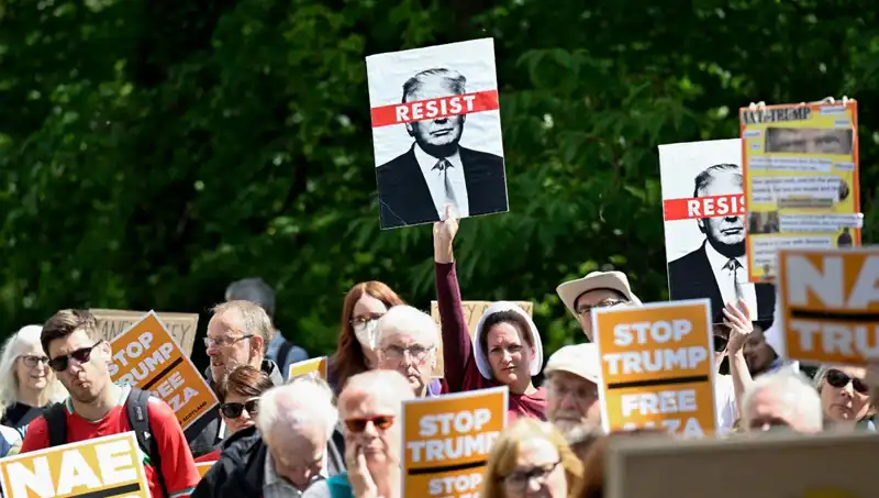 Trump'ın İskoçya Ziyareti: Golf Oynarken Protestolarla Karşılandı