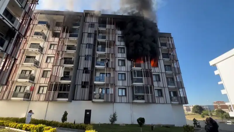 Çanakkale'de Yangın Korkusu: Geceyi Alevlerle Geçirenler