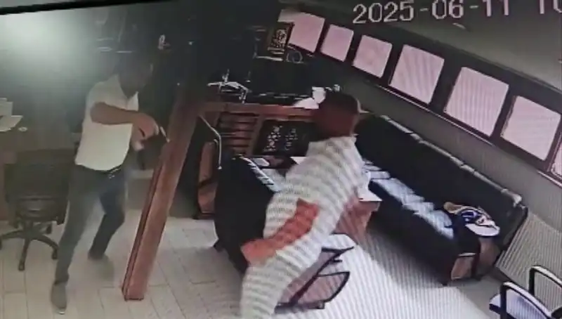 Alacak Verecek Meselesi Hayat Aldı: Kalfa İş İnsanının Canına Kastediyor