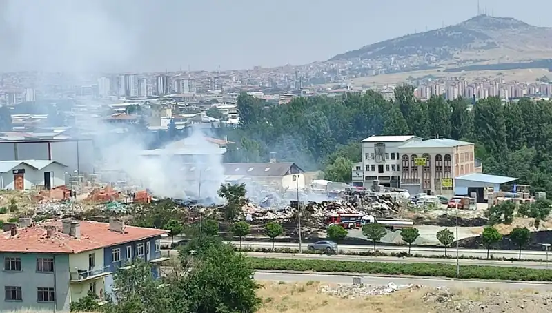 Otluk Alanda Yanlış Hava, Depo Alevlere Teslim Oldu!
